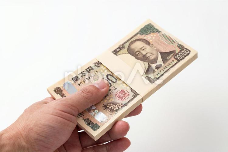 100万円の札束を持つ手 100万円,札束,一万円札の写真素材