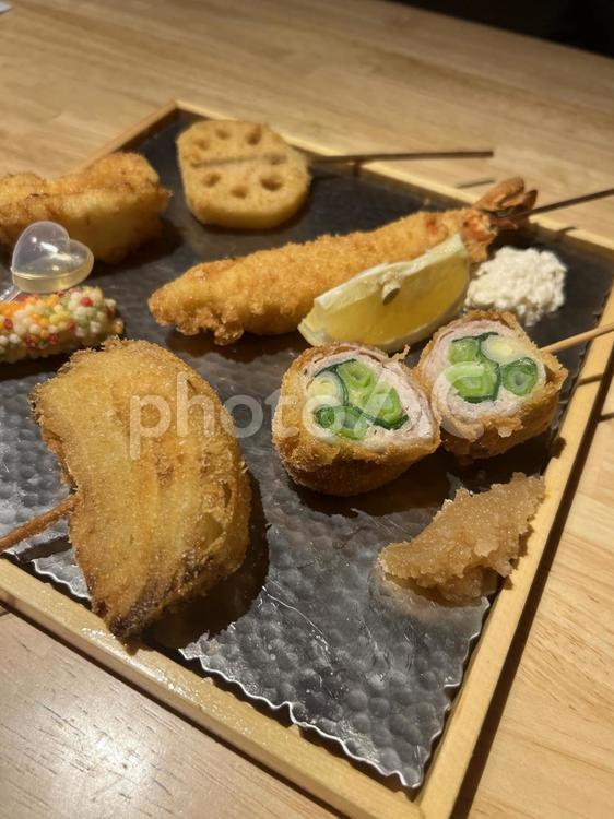 居酒屋おつまみ　串揚げ盛り合わせ③ 串揚げ,揚げ物,フライの写真素材