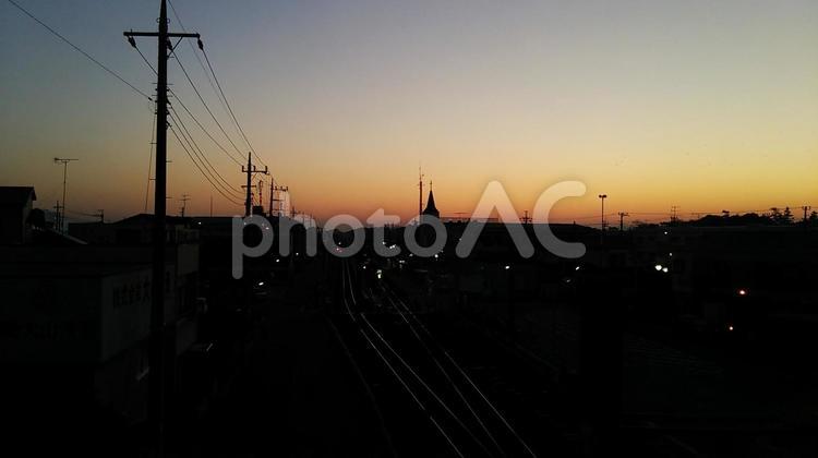 朝焼けの線路 朝,空,線路の写真素材