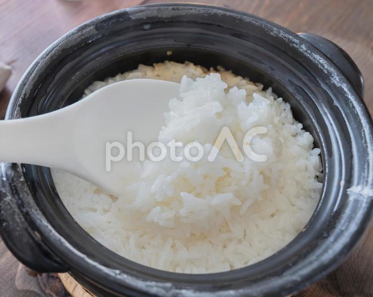 日本米を土鍋で炊いて食べてみる　新米の米 日本米,土鍋,炊くの写真素材