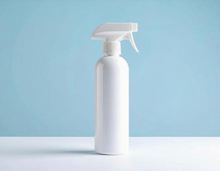 白いスプレーボトルの写真