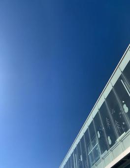 駅の待合所の写真