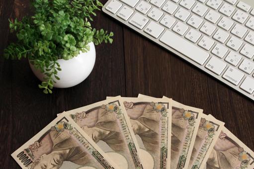 デスクの上の一万円札と植物 デスクの上の一万円札と植物 デスク,一万円札,植物の写真素材