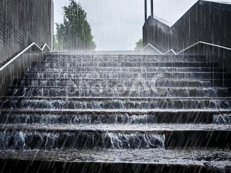 大雨の階段_AS000019 雨,梅雨,豪雨の写真素材