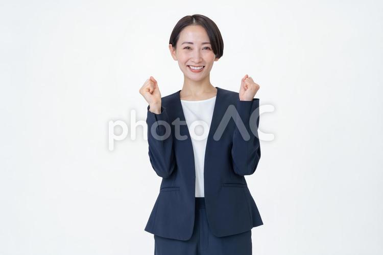 スーツを着たショートヘアーの女性 ビジネス,女性,ビジネスウーマンの写真素材