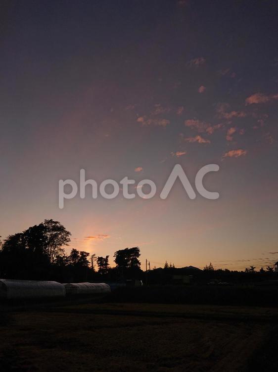 夕暮れ 夕焼け,日没,夕方の写真素材