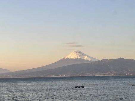 富士山と海 山,海,富士山の写真素材