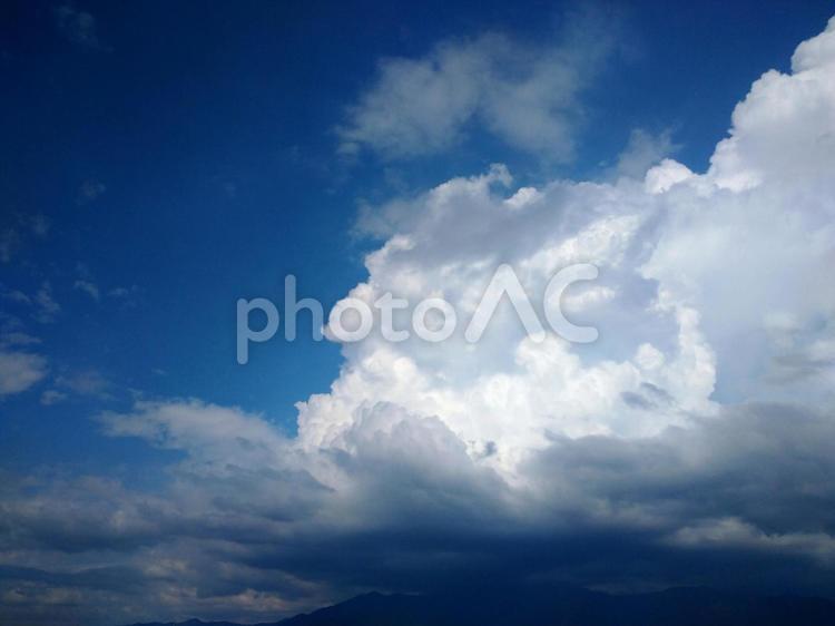 嵐の前の青空3 空,青空,入道雲の写真素材
