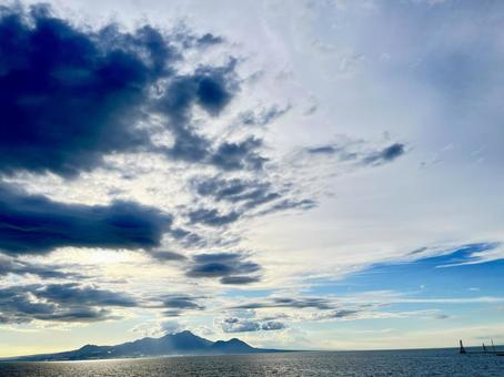 有明海 遠くにそびえる普賢岳 有明海 遠くにそびえる普賢岳の写真