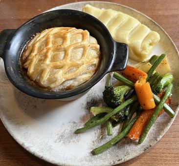 イギリス料理 パイとマッシュポテト イギリス料理 パイとマッシュポテト イギリス,料理,パブの写真素材
