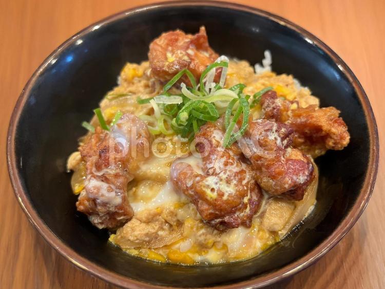 唐揚げの玉子とじ丼 丼,丼物,玉子の写真素材
