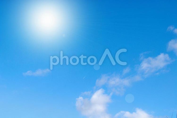 美しい日差しと青空の背景素材 壁紙,晴天,バックグラウンドの写真素材
