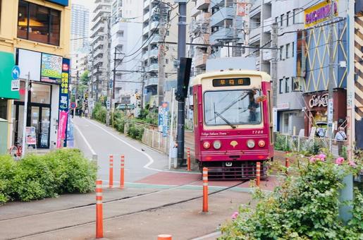 次の駅へ向かう路面電車 次の駅へ向かう路面電車 路面電車,都電,荒川線の写真素材