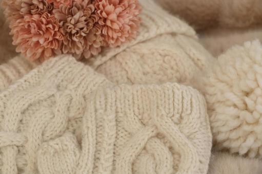 手袋とニット帽とお花 手袋,ニット帽,防寒の写真素材