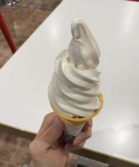 ぐるぐるソフトクリーム② ぐるぐるソフトクリーム② ソフトクリーム,コーンアイス,アイスクリームの写真素材