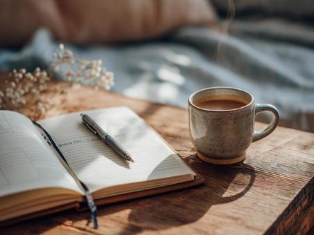 くつろぎ空間で朝のルーティーンの写真