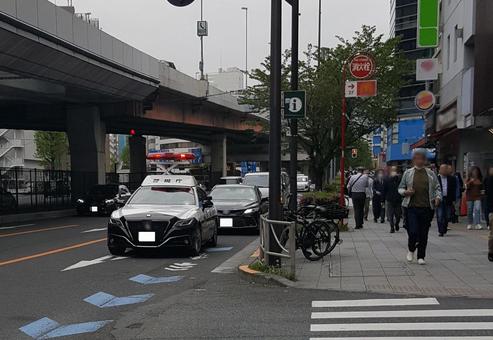 交差点に集まるパトカー 交差点に集まるパトカー パトカー,緊急自動車,空の写真素材
