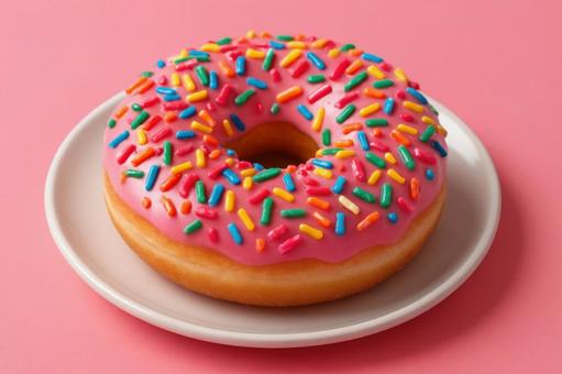 カラースプレーが鮮やかなドーナツの写真