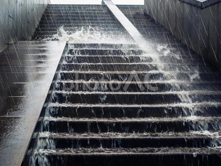大雨の階段_AS000004 雨,豪雨,大雨の写真素材