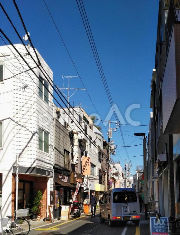 松陰神社通商店街１ 商店街,店,電線の写真素材