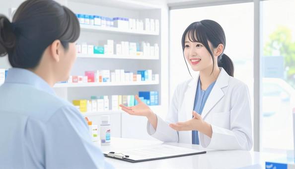 笑顔で働く薬剤師 笑顔で働く薬剤師の写真