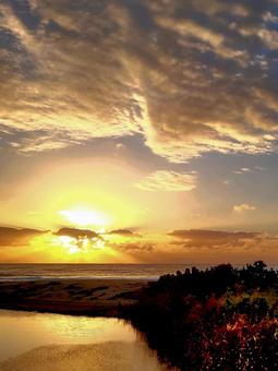 １日のはじまりの瞬間 空,雲,風景の写真素材