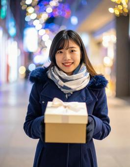 イルミネーション・彼女のプレゼントの写真