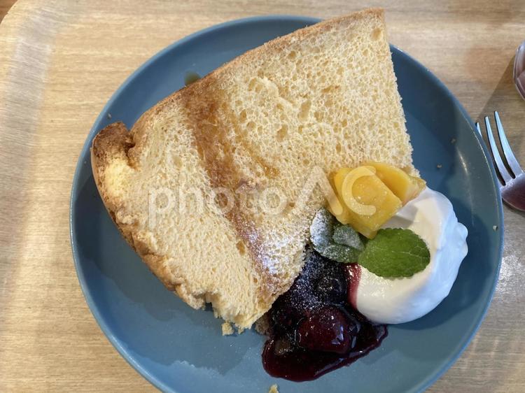 シフォンケーキ２ シフォンケーキ,ケーキ,生クリームの写真素材