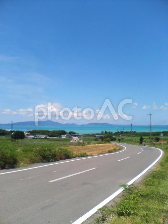 小浜島の青い海と空と道路 小浜島,青空,青い海の写真素材