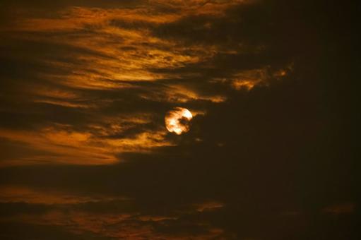 <Material> The hazy sun at summer dawn, JPG <Material> The hazy sun at summer dawn, JPG