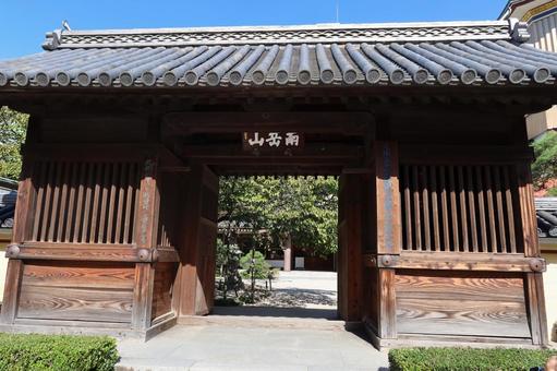 福岡 南岳山 東長寺 門 福岡 南岳山 東長寺 門 福岡,南岳山,東長寺の写真素材