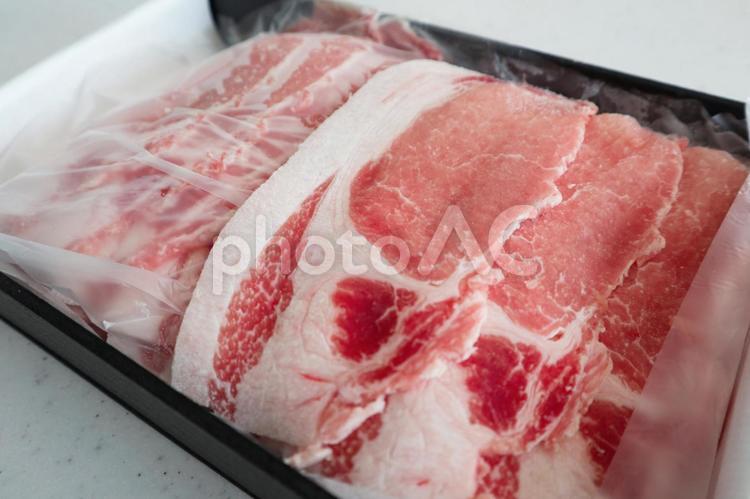 ちょっと高めの豚ロース肉 豚ロース肉,肉,豚肉の写真素材