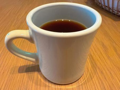 デーブルに置かれた一杯のコーヒー デーブルに置かれた一杯のコーヒー コーヒー,飲み物,ブラックコーヒーの写真素材