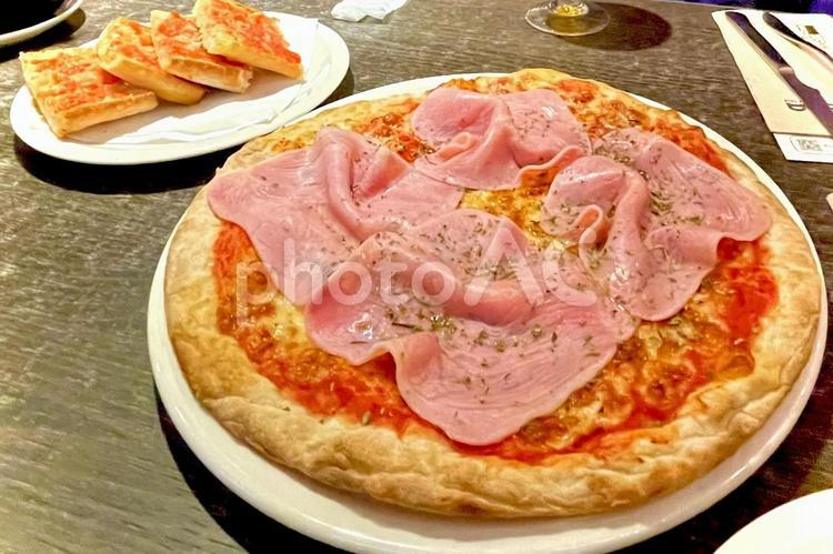 スペイン、ディナー、ピザ、タパス ピザ,レストラン,ディナーの写真素材