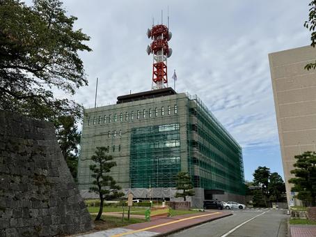 補強工事される福井県庁 補強工事される福井県庁 工事現場,防護ネット,補強の写真素材