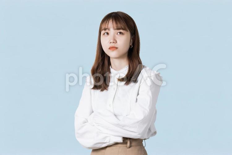 困った表情で考えるビジネスウーマン 女性,ビジネス,人物の写真素材