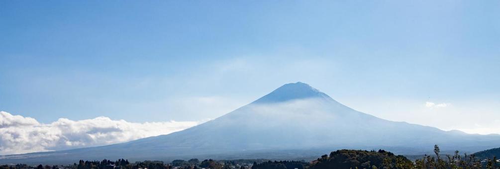 美しい裾野を広げる富士山 美しい裾野を広げる富士山 富士山,裾野,広がるの写真素材