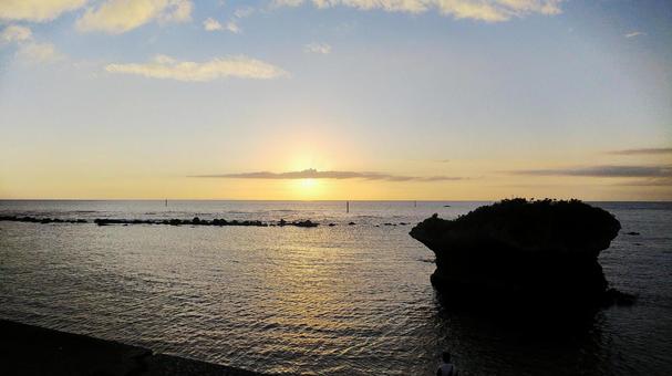 海で見る夕焼け 海で見る夕焼けの写真