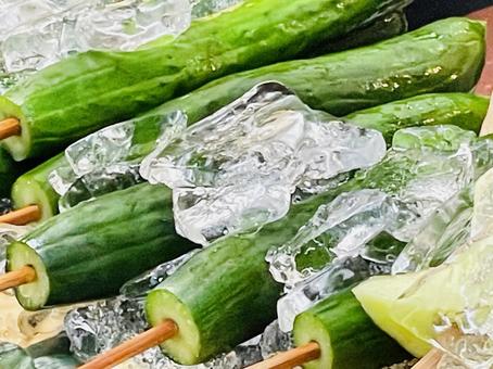 夏祭り名物|屋台のきゅうりの一本漬け 夏祭り名物|屋台のきゅうりの一本漬けの写真