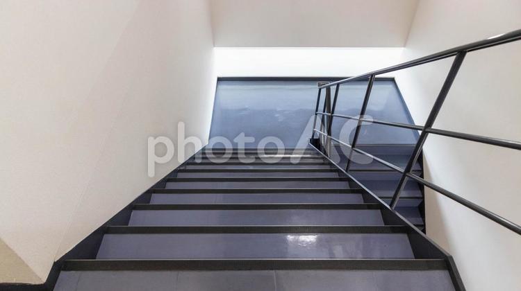 オフィスビルの非常階段 非常階段,階段,ビルの写真素材