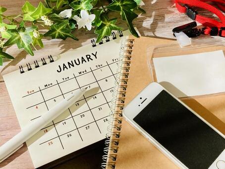 1月カレンダー＋スマホ、IDカード 1月,カレンダー,スマホの写真素材