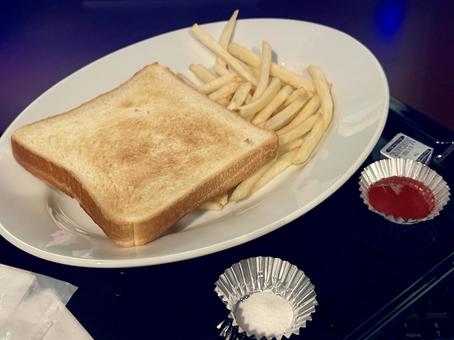 Internet cafe breakfast: toast and potatoes, JPG