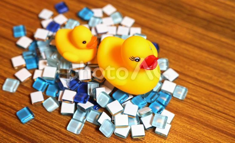 アヒルのおもちゃ アヒル,おもちゃ,カラフルの写真素材