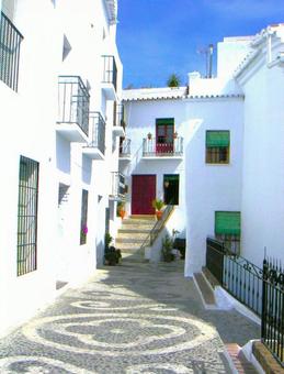 白い街の路地散策 フリヒリアナ,白い街,アンダルシアの写真素材