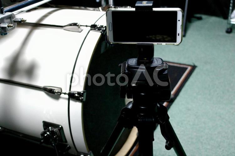 動画撮影 動画撮影,ライブ配信,ドラムセットの写真素材