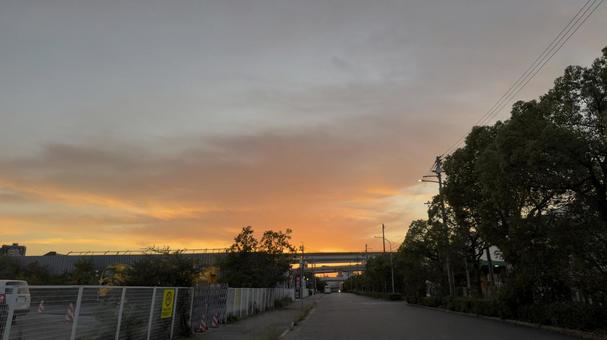 夕焼け 夕暮れ,夕焼け,街並みの写真素材