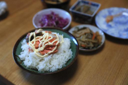 田舎ランチ（鮭マヨ） 昼食,ランチ,ご飯の写真素材
