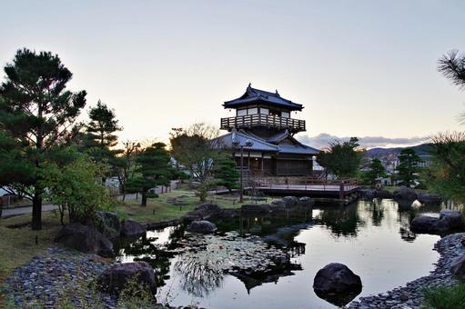 たそがれの池田城 たそがれの池田城 池田城跡公園,展望台,休憩所の写真素材