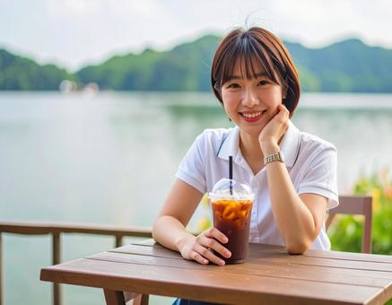 湖畔のカフェで休憩 湖畔のカフェで休憩の写真