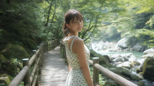 夏の深緑と清流と若い女性 夏の深緑と清流と若い女性の写真